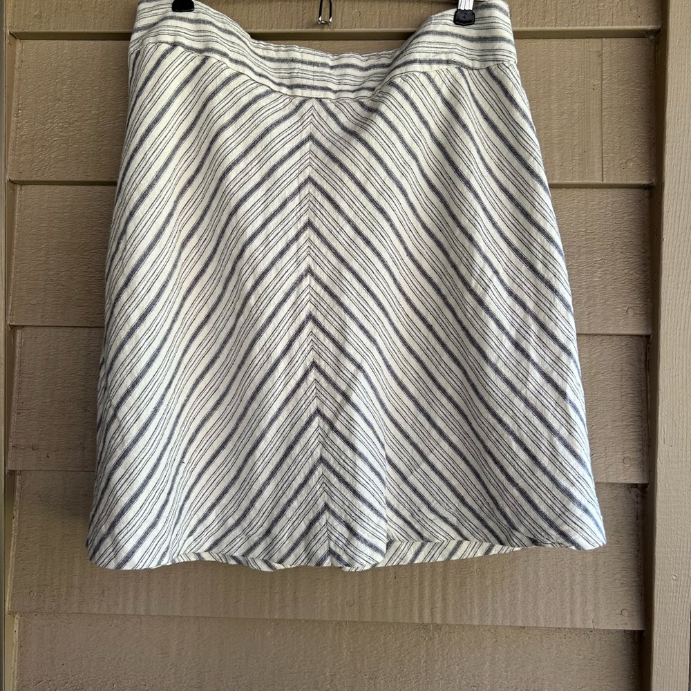British Khaki striped skirt linen fabric blend   Fully lined zipper back